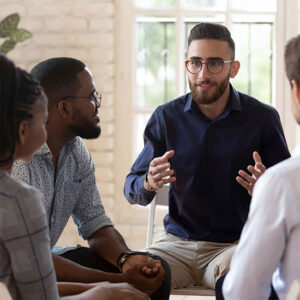 a therapist leads group therapy